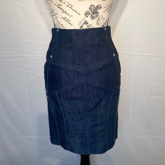 le Chateau Denim Pencil Skirt Size 1/2 - Picture 8 of 12
